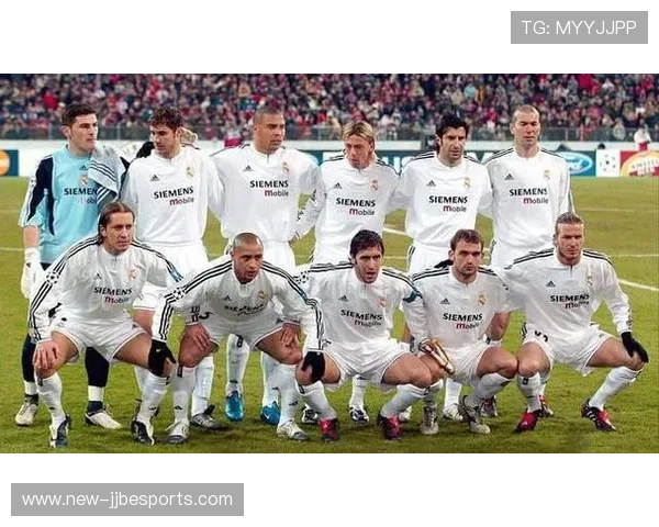 踢足球的黑人球星有哪些他们在赛场上的精彩表现与成就